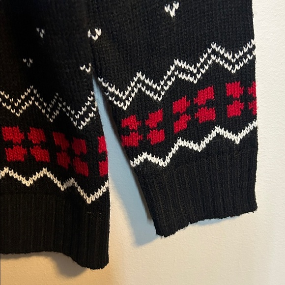 Tag Black and Red Festive Crewneck Sweater - Picture 4 of 8